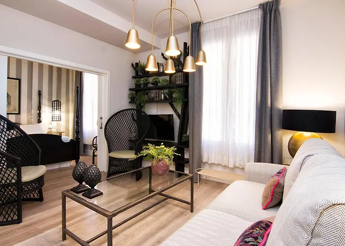 Central Deluxe Apartments